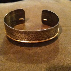 Hammered bangle bracelet